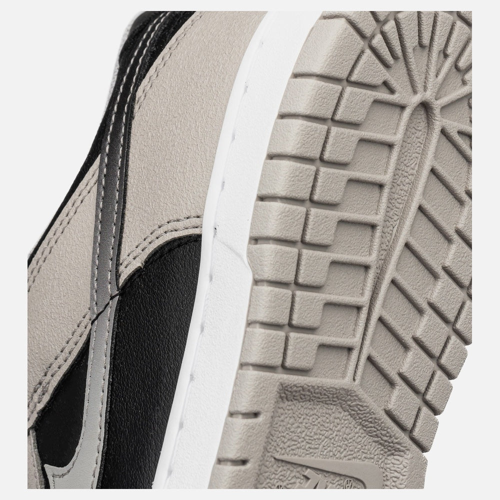 Dunk Low Grade School Lifestyle Shoe - Grey/White/Black